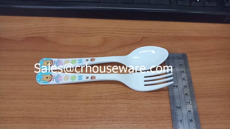 ช้อนส้อม ลาย Poo Blue Sport White