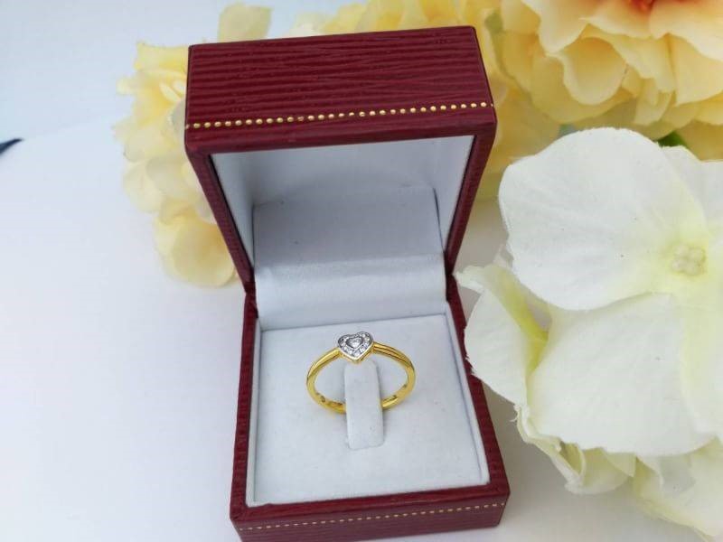 สั่งผลิตเพชรเบลเยี่ยมคัท แหวนแต่งงาน แหวนหมั้น ใส่เที่ยว ออกงาน แหวนทองคำ 18K เพชรแท้ 0.11 กะรัต 1.91 กรัม น้ำ 99 ราคาถูกมาก มีใบรับประกันค่ะ