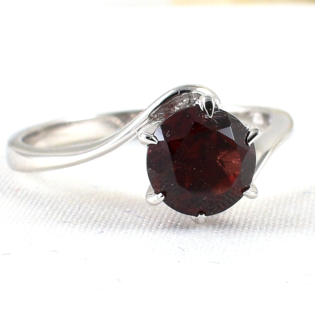 แหวนเงินแท้ราคาถูกชุบทองคำขาว โกเมนแท้ 1.65 กะรัต งานประณีตสวยงาม สั่งผลิตค่ะ