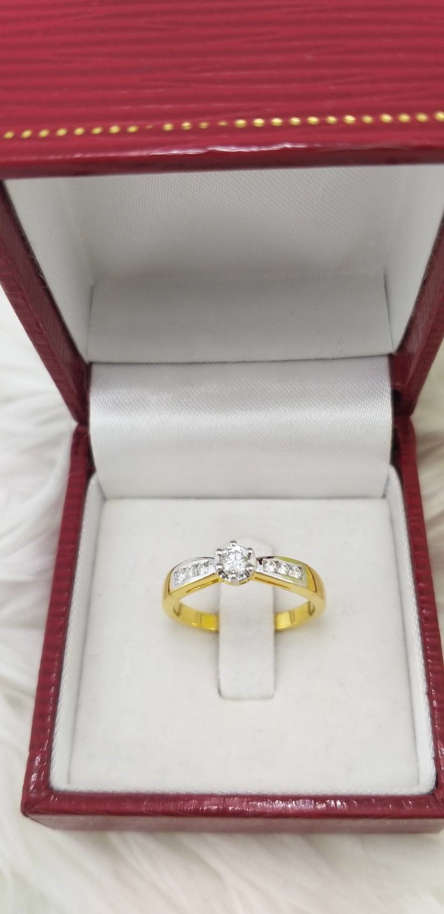 สั่งผลิตเพชรเบลเยี่ยมคัท แหวนแต่งงาน แหวนหมั้น ใส่เที่ยว ออกงาน แหวนทองคำ 18K เพชรแท้ 0.25 กะรัต 2.83 กรัม น้ำ 99 ราคาถูกมาก มีใบรับประกันค่ะ