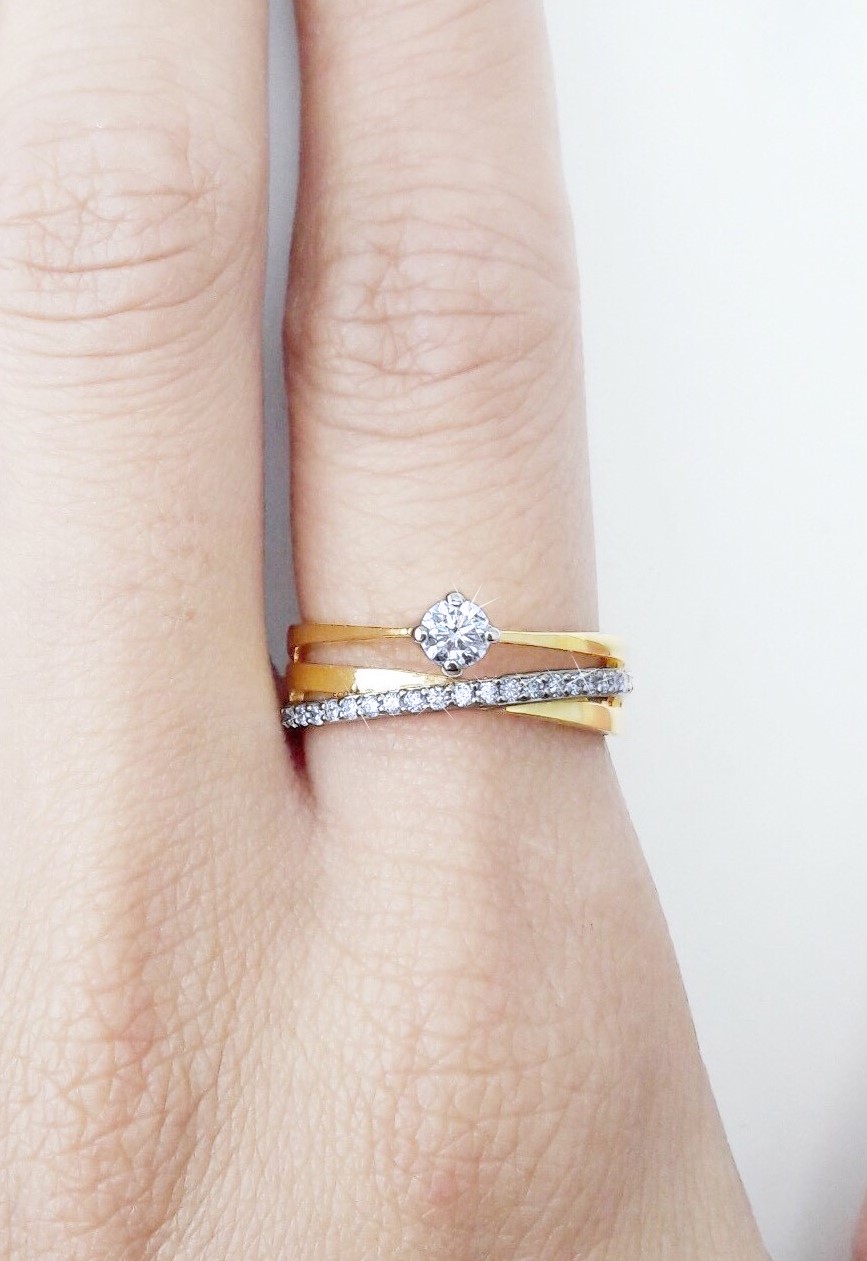 สั่งผลิตเพชรเบลเยี่ยมคัท แหวนแต่งงาน แหวนหมั้น ใส่เที่ยว ออกงาน แหวนทองคำ 18K เพชรแท้ 0.35 กะรัต 4.38 กรัม น้ำ 99 ราคาถูกมาก มีใบรับประกันค่ะ