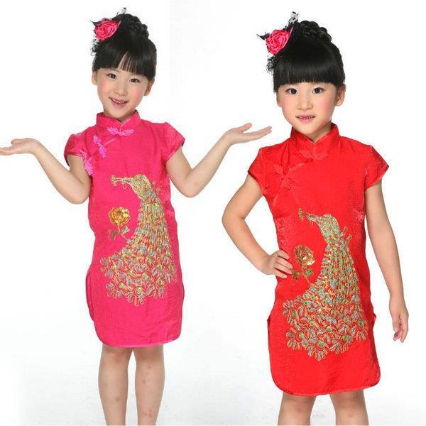 ชุดเดรส กี่เพ้าสีแดง ผ่าข้าง