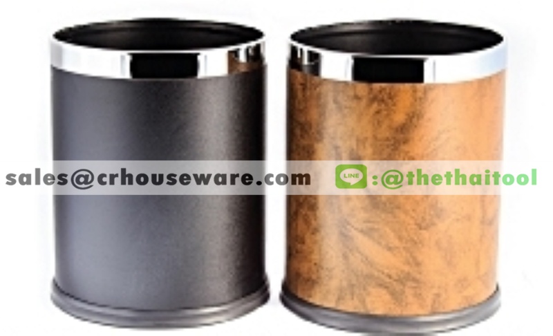 ถังขยะในห้องพักหุ้มหนังแบบ 1 ชั้น สีน้ำตาลลายไม้ (Guest room bin with pvc. leather cover) 001-GRB9443-21