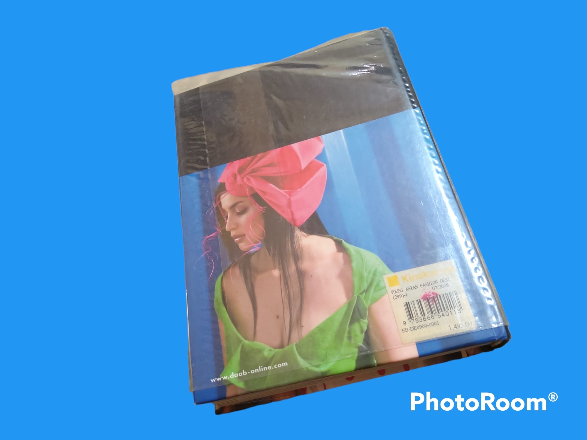 หนังสือแฟชั่น YOUNG ASIAN FASHION DESIGNERS