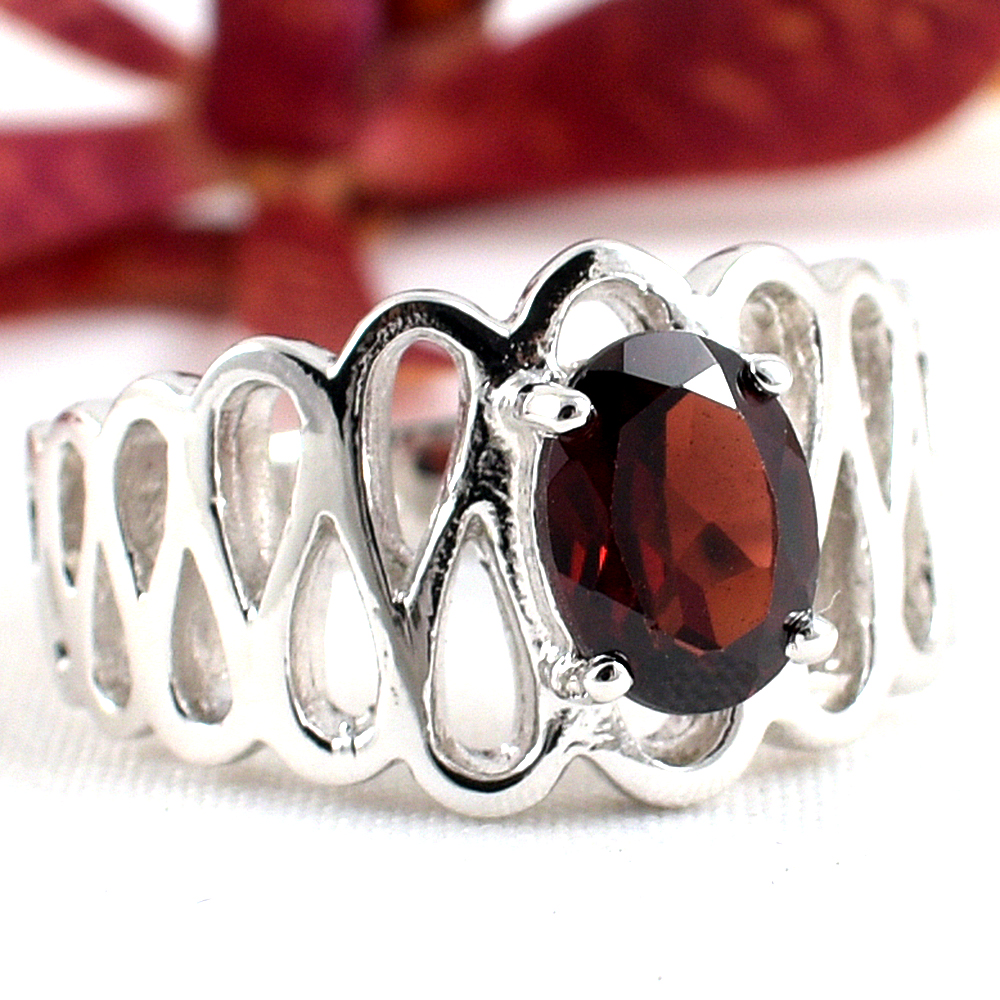 แหวนเงินแท้ราคาถูกชุบทองคำขาว โกเมนแท้ 1.40 กะรัต งานประณีตสวยงาม สั่งผลิตค่ะ