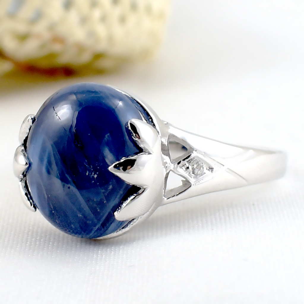 แหวนเงินแท้ราคาถูกชุบทองคำขาว ไพลินแท้ 8.50 กะรัต เพชรCZ 0.02 กะรัต งานประณีตสวยงาม สั่งผลิตค่ะ