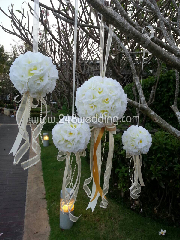 Flower ball ลูกบอลดอกไม้ (กุหลาบขาว)