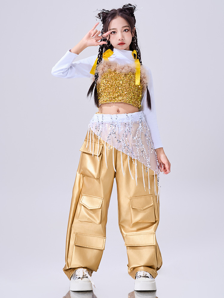 พร้อมส่ง ชุดเต้น เซ็ตเสื้อสายเดี่ยวปักเลื่อม+กางเกงวิ้ง