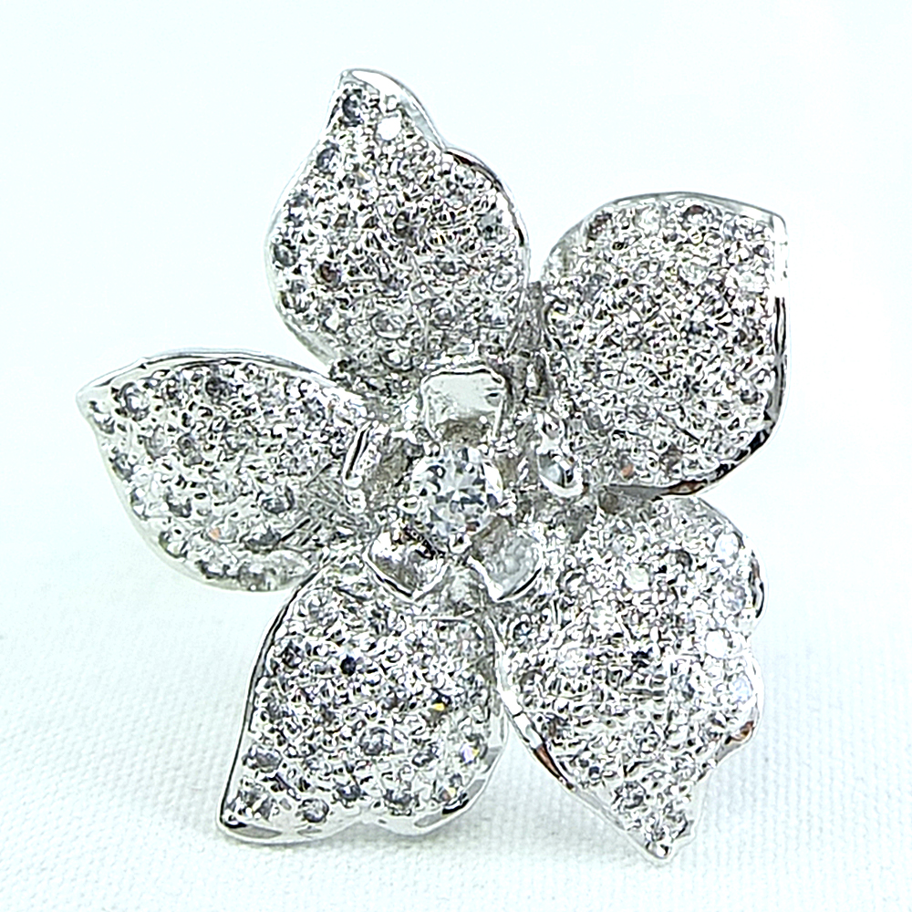 แหวนเงินแท้ราคาถูกชุบทองคำขาว เพชรCZเม็ดกลาง 0.10 กะรัต เพชรCZเม็ดข้าง 1.59 กะรัต งานประณีตสวยงาม สั่งผลิตค่ะ