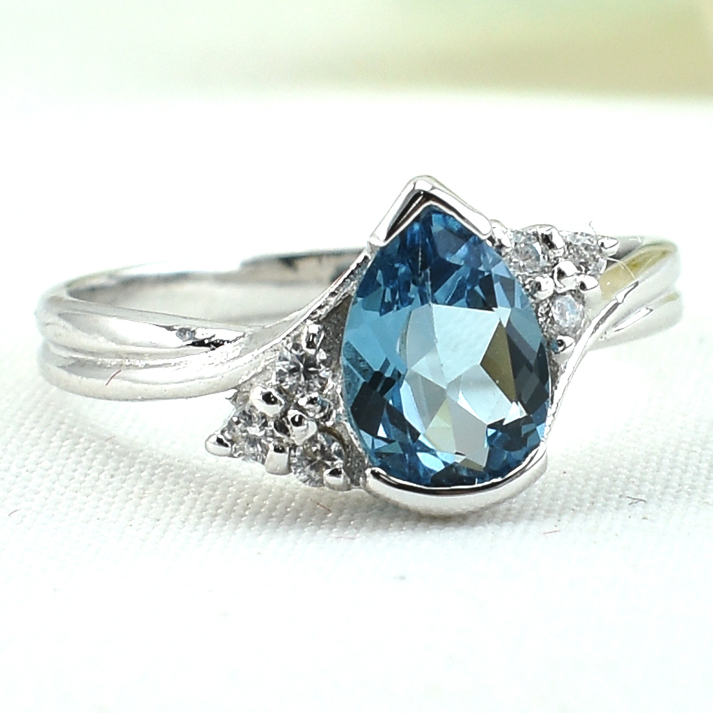 แหวนเงินแท้ราคาถูกชุบทองคำขาว สวิสบลูโทปาซแท้ 1.35 กะรัต เพชรCZ 0.06 กะรัต งานประณีตสวยงาม สั่งผลิตค่ะ