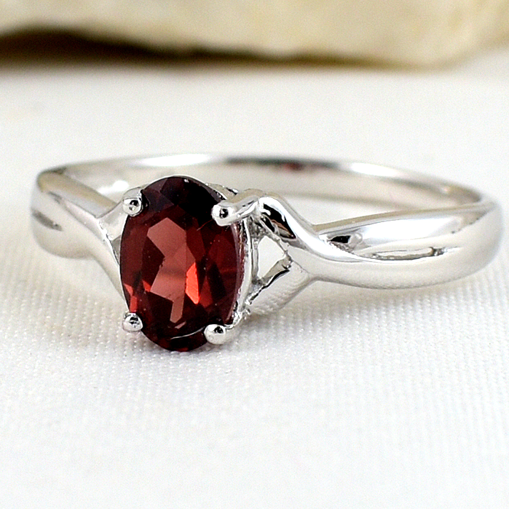 แหวนเงินแท้ราคาถูกชุบทองคำขาว โกเมนแท้ 0.95 กะรัต งานประณีตสวยงาม สั่งผลิตค่ะ