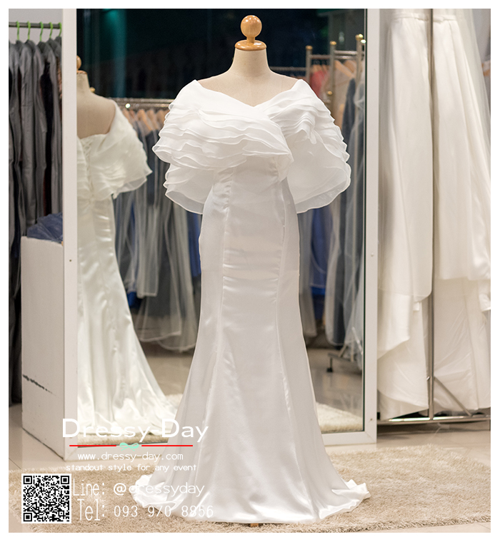รหัส ชุดราตรียาว :BB144 ชุดแซก ชุดราตรียาวสีขาวมีแขนงานสวยมากๆ เปิดไหล่ เรียบหรู ประดับคริสตัสที่เอวเพิ่มความหรูหร่า