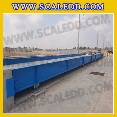 เครื่องชั่งรถบรรทุกขนาด 100 ตัน โครงสร้างแท่นชั่งทำจากเหล็กขนาด 3x18 เมตร ค่าละเอียด 10 กิโลกรัม แบบพื้นแท่นชั่งหน้าคอนกรีต