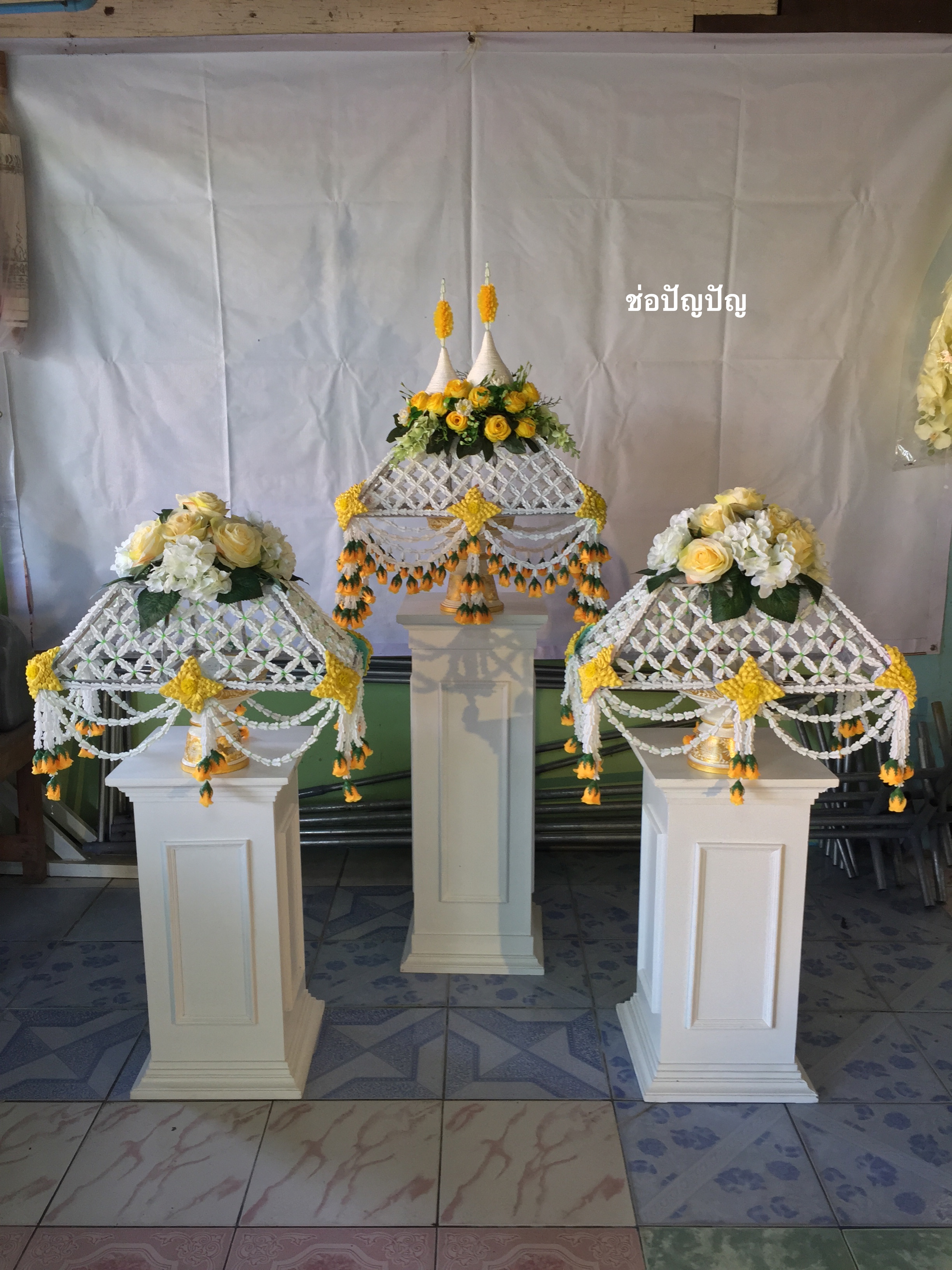 ที่คลุมผ้าไตรดอกไม้ประดิษฐ์