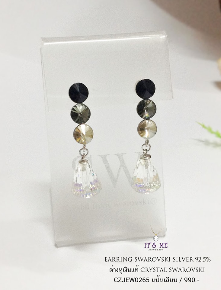 ต่างหูเงินแท้92.5% ต่างหู CRYSTAL SWAROVSKI เรือนเงินแท้ แบบแป้นเสียบ ประดับ CRYSTAL ด้านบน 3 เม็ด และห้อย CRYSTAL ใหญ่อีก 1 ชิ้น