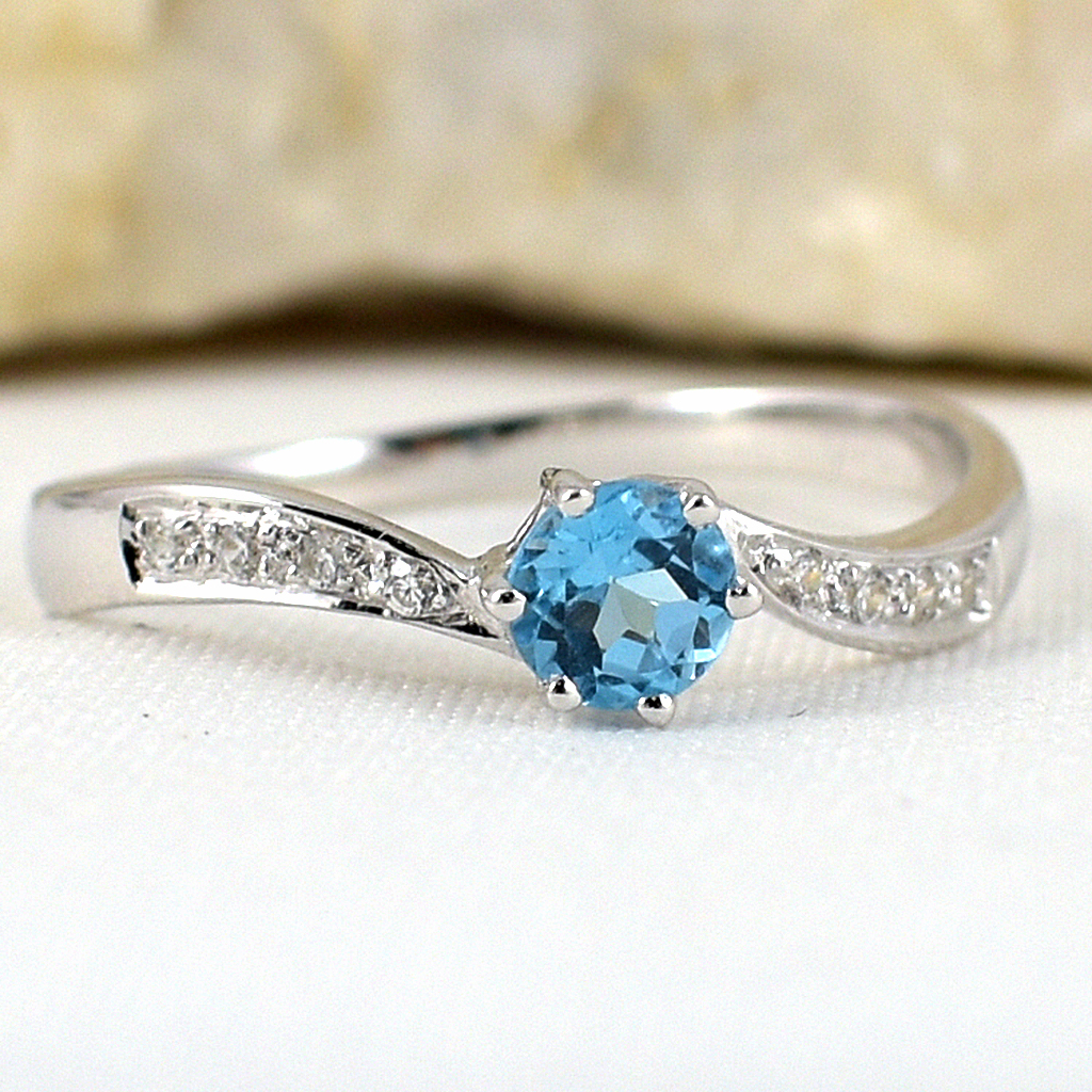 แหวนเงินแท้ราคาถูกชุบทองคำขาว สวิสบลูโทปาซแท้ 0.35 กะรัต เพชรCZ 0.056 กะรัต งานประณีตสวยงาม สั่งผลิตค่ะ