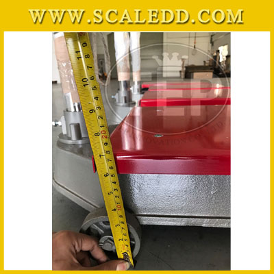 เครื่องชั่งแบบเข็ม100กิโลกรัม ตาชั่งเข็ม100กิโล เครื่องชั่งหน้าปัด 2 หน้า เครื่องชั่งแบบมีล้อ เครื่องชั่งสปริง100kg ละเอียด200g ยี่ห้อ NAGATA รุ่น K-type (เครื่องชั่งผ่านตรวจรับรองจากสำนักชั่งตวงวัด)