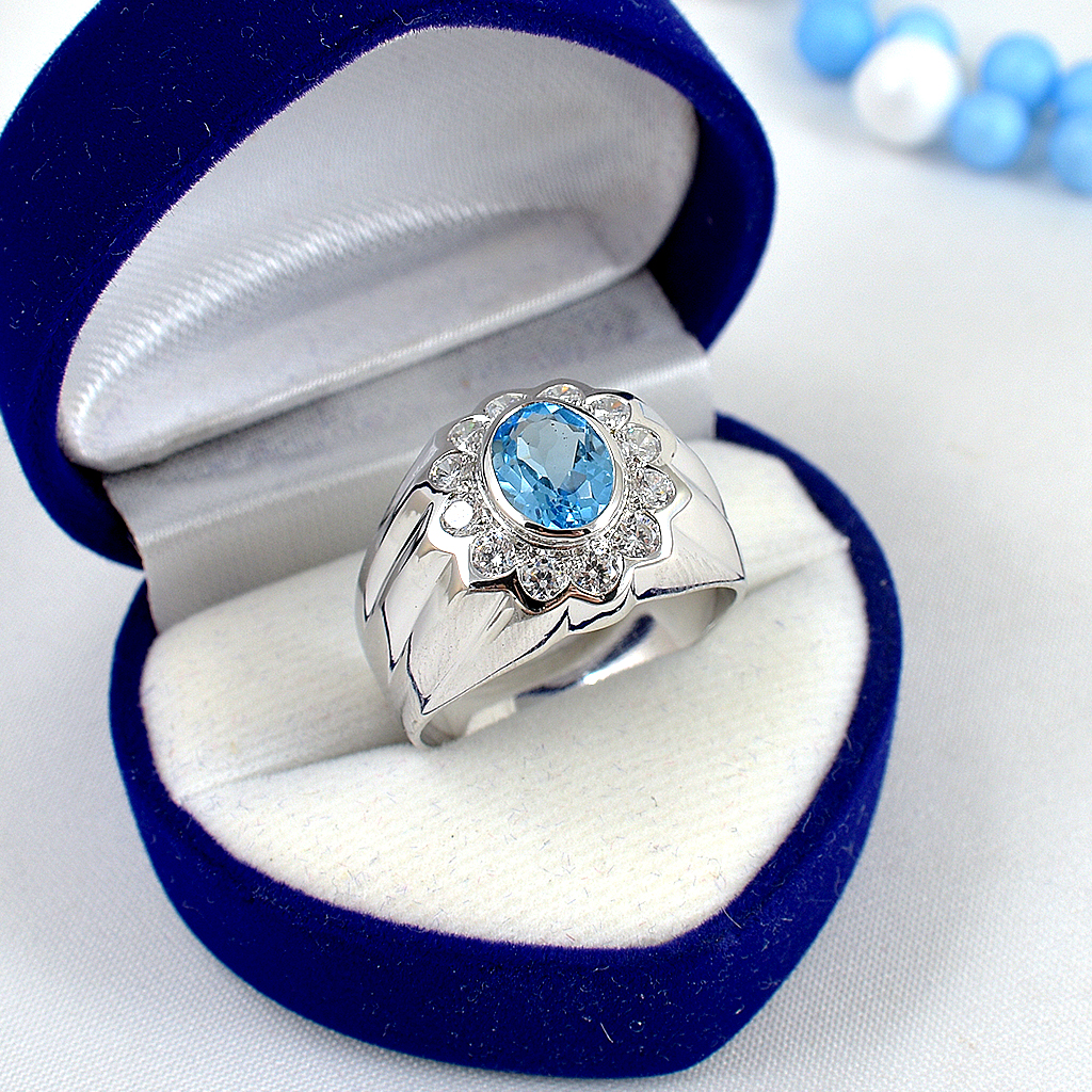 แหวนเงินแท้ราคาถูกชุบทองคำขาว สวิสบลูโทปาซแท้ 2.35 กะรัต เพชรCZ 0.36 กะรัต งานประณีตสวยงาม สั่งผลิตค่ะ