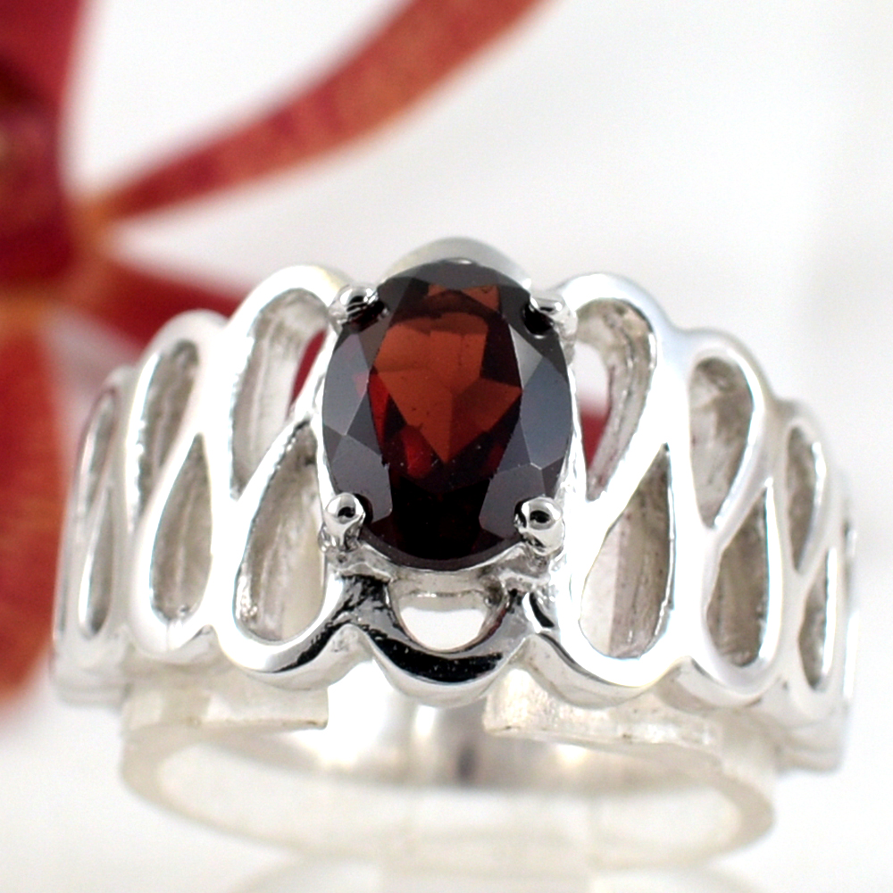 แหวนเงินแท้ราคาถูกชุบทองคำขาว โกเมนแท้ 1.40 กะรัต งานประณีตสวยงาม สั่งผลิตค่ะ