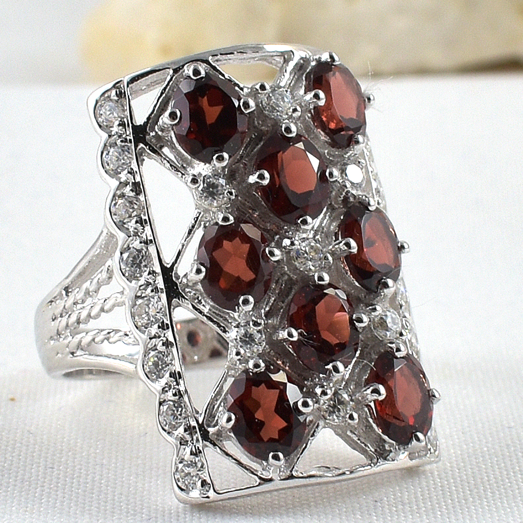 แหวนเงินแท้ราคาถูกชุบทองคำขาว พลอยแท้โกเมน 4.00 กะรัต เพชรCZ 0.575 กะรัต งานประณีตสวยงาม สั่งผลิตค่ะ