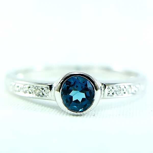 แหวนเงินแท้ราคาถูกชุบทองคำขาว ลอนดอนบลูโทปาซแท้ 0.35 กะรัต เพชรCZ 0.042 กะรัต งานประณีตสวยงาม สั่งผลิตค่ะ