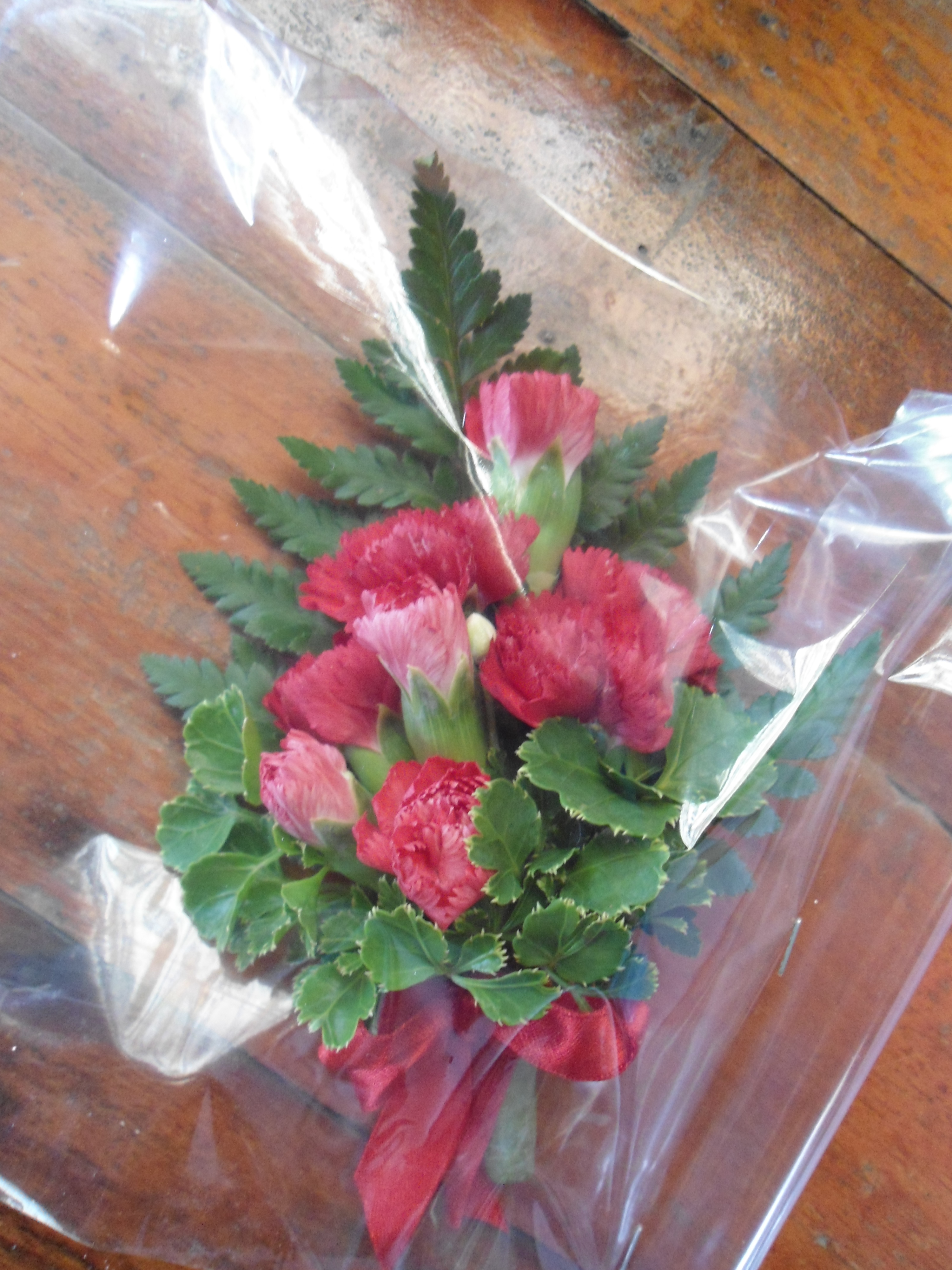ช่อดอกไม้ติดหน้าอก (ส่งงาน รร.อยุธยาวิทาลัย)