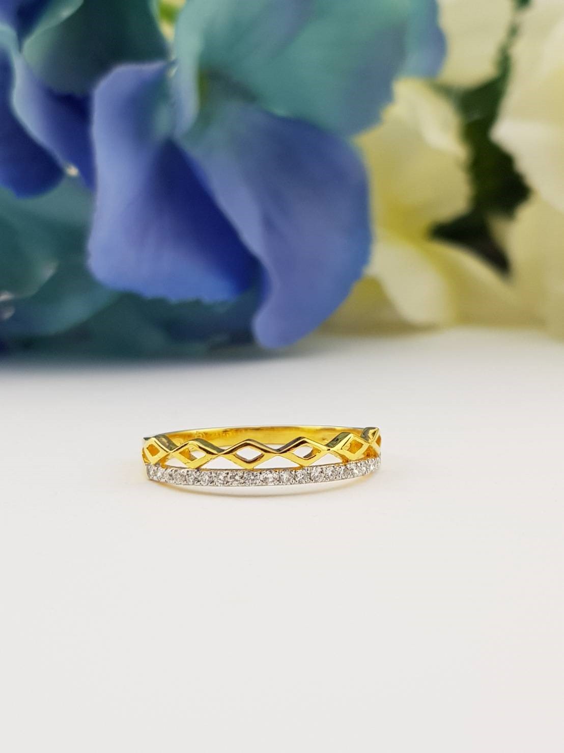 สั่งผลิตเพชรเบลเยี่ยมคัท แหวนแต่งงาน แหวนหมั้น ใส่เที่ยว ออกงาน แหวนทองคำ 18K เพชรแท้ 0.14 กะรัต 1.74 กรัม น้ำ 99 ราคาถูกมาก มีใบรับประกันค่ะ