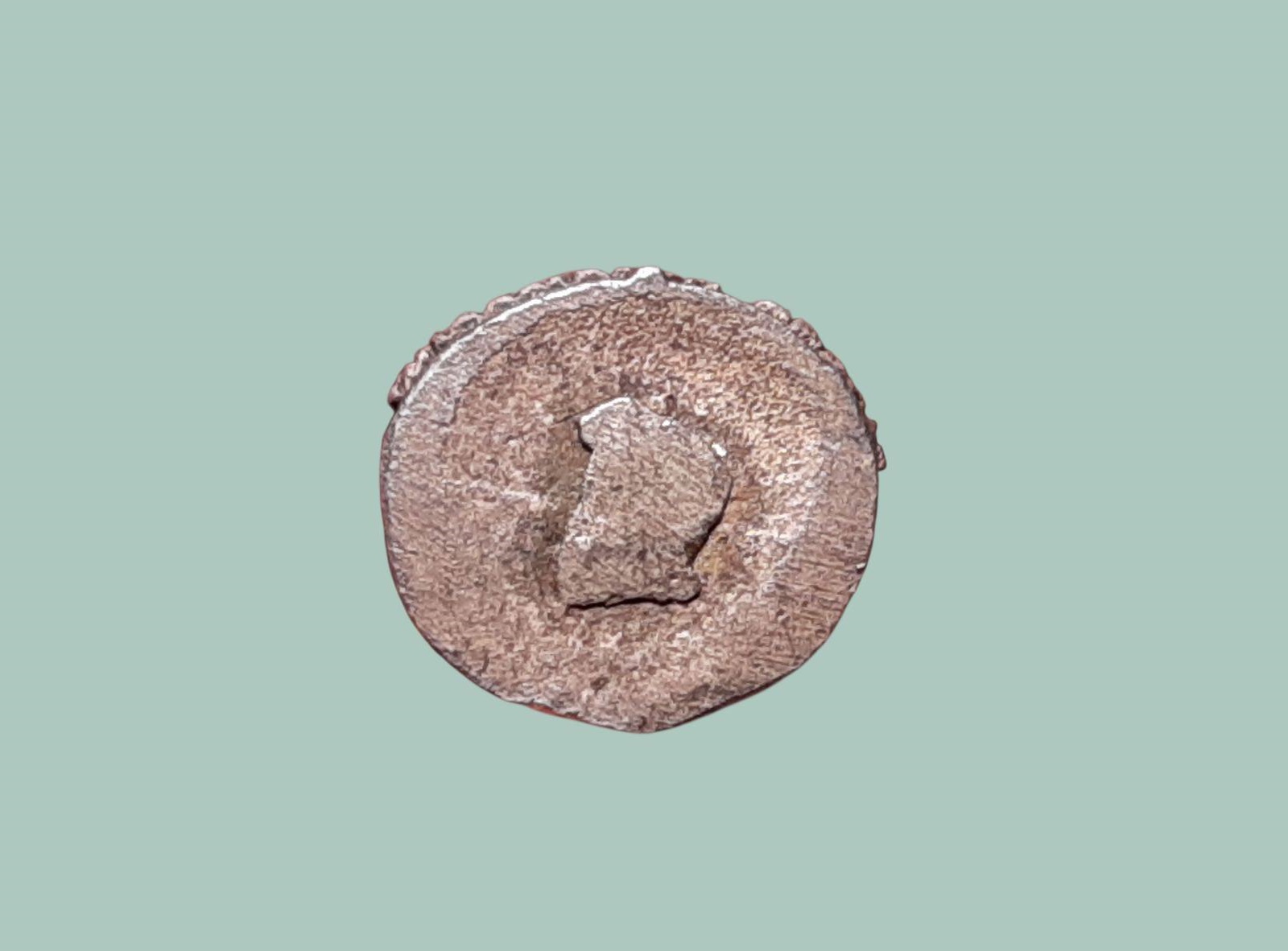 รูปเหมือน หลวงพ่อคูณ ปริสุทฺโธ วัดบ้านไร่ จ.นครราชสีมา นั่งยอง เสาร์ 5 เนื้อเงิน ปี 2536 พิมพ์เล็ก