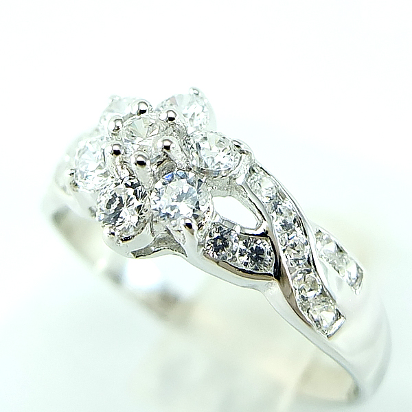 แหวนเงินแท้ราคาถูกชุบทองคำขาว เพชรCZเม็ดกลาง 0.42 กะรัต เพชรCZเม็ดข้าง 0.27 กะรัต งานประณีตสวยงาม สั่งผลิตค่ะ