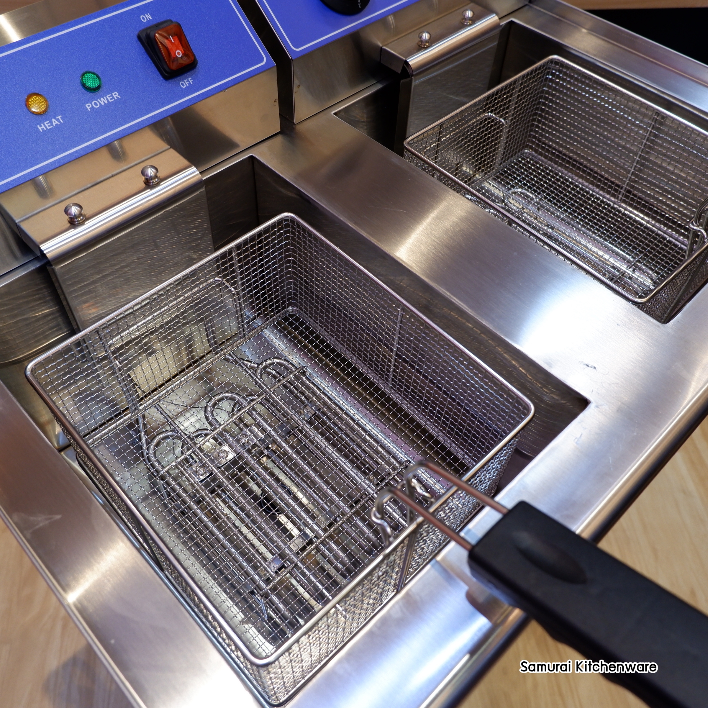 หม้อทอดไฟฟ้า แบบตั้งพื้น (16+16 ลิตร)