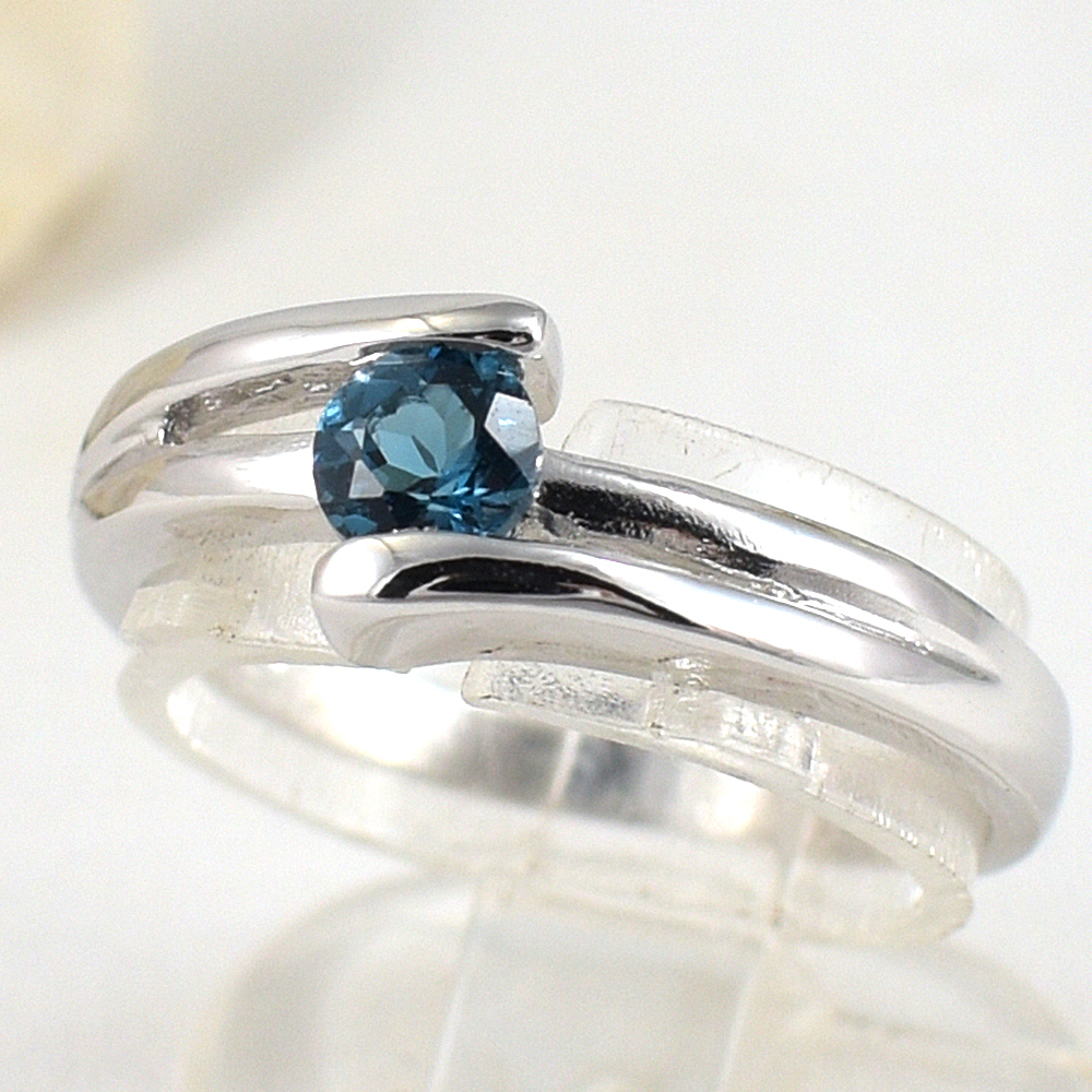 แหวนเงินแท้ราคาถูกชุบทองคำขาว ลอนดอนบลูโทปาซแท้ 0.35 กะรัต งานประณีตสวยงาม สั่งผลิตค่ะ