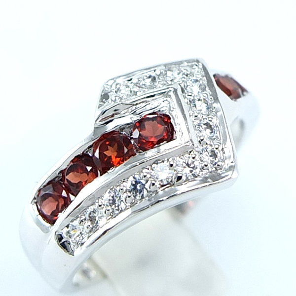 แหวนเงินแท้ราคาถูกชุบทองคำขาว พลอยแท้โกเมน 0.42 กะรัต เพชรCZ 0.78 กะรัต งานประณีตสวยงาม สั่งผลิตค่ะ