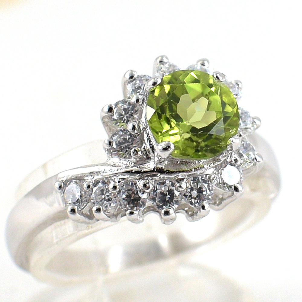 แหวนเงินแท้ราคาถูกชุบทองคำขาว เพอริดอทแท้ 0.95 กะรัต เพชรCZ 0.42 กะรัต งานประณีตสวยงาม สั่งผลิตค่ะ