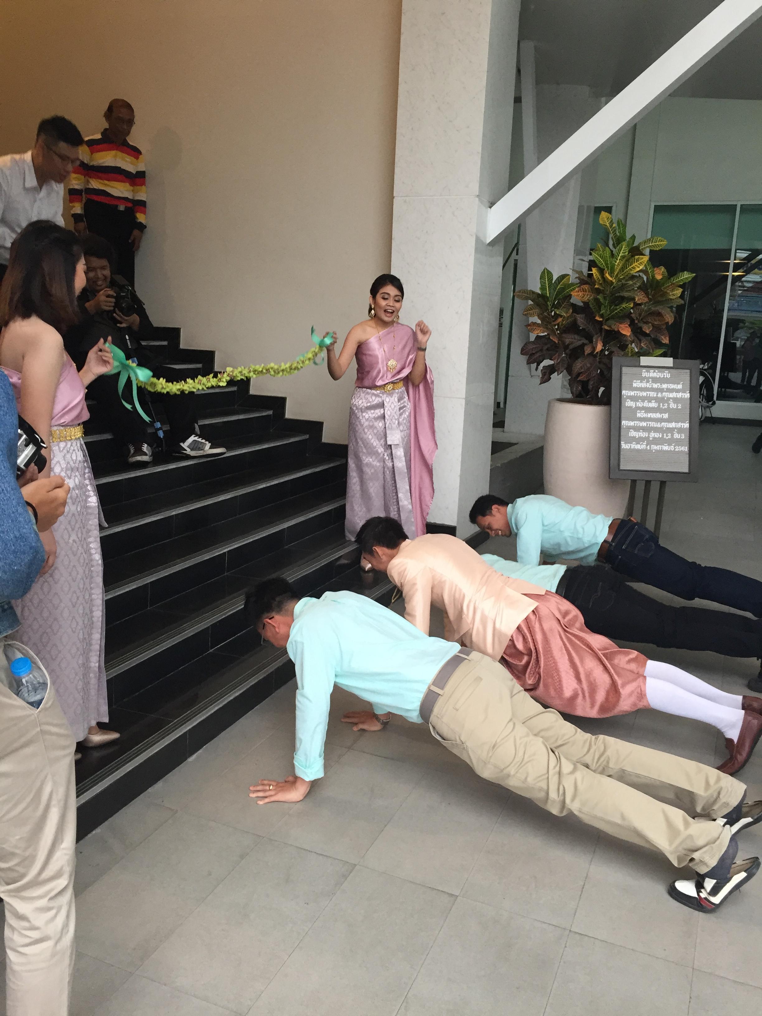 ขันหมากแก้วสไตร์โมเดิร์น งานแต่งคุณกิ๊ฟคุณเสก 4.02.61