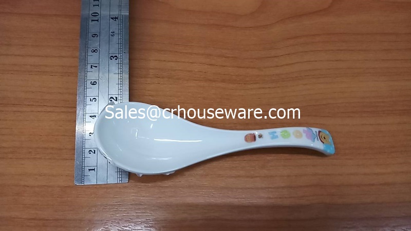 ช้อนด้ามงอ ลาย Poo Blue Sport White