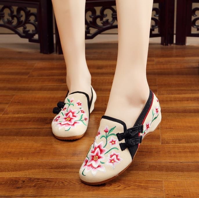 รองเท้าจีน คัชชู ลายดอกโบตั๋น นกยูงแฉก