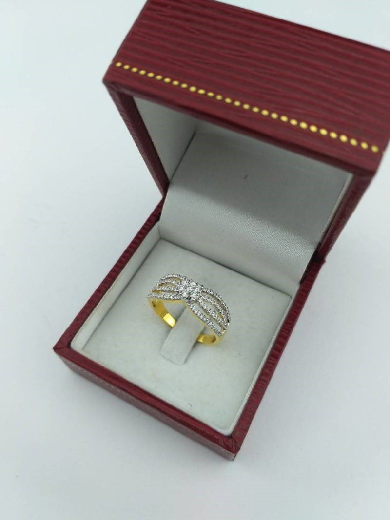 สั่งผลิตเพชรเบลเยี่ยมคัท แหวนแต่งงาน แหวนหมั้น ใส่เที่ยว ออกงาน แหวนทองคำ 18K เพชรแท้ 0.37 กะรัต 3.54 กรัม น้ำ 99 ราคาถูกมาก มีใบรับประกันค่ะ