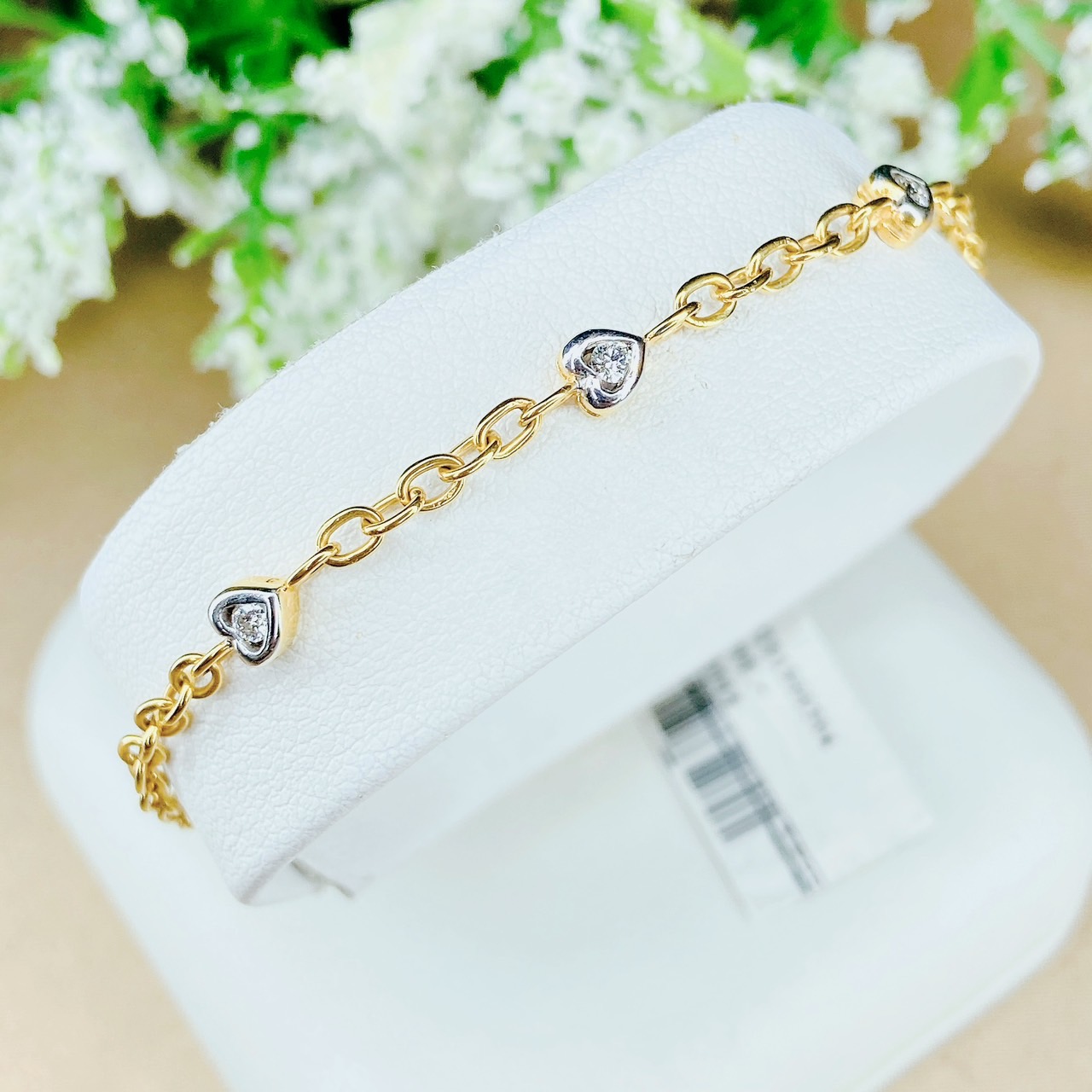 สร้อยข้อมือเพชรกลมฝังเป็นรูปหัวใจลายห่วงโซ่ ตัวล็อคตะขอเป็นกุญเเจ สร้อยเส้นน่ารัก ใส่สบายๆวันชิลล์ๆค่ะ