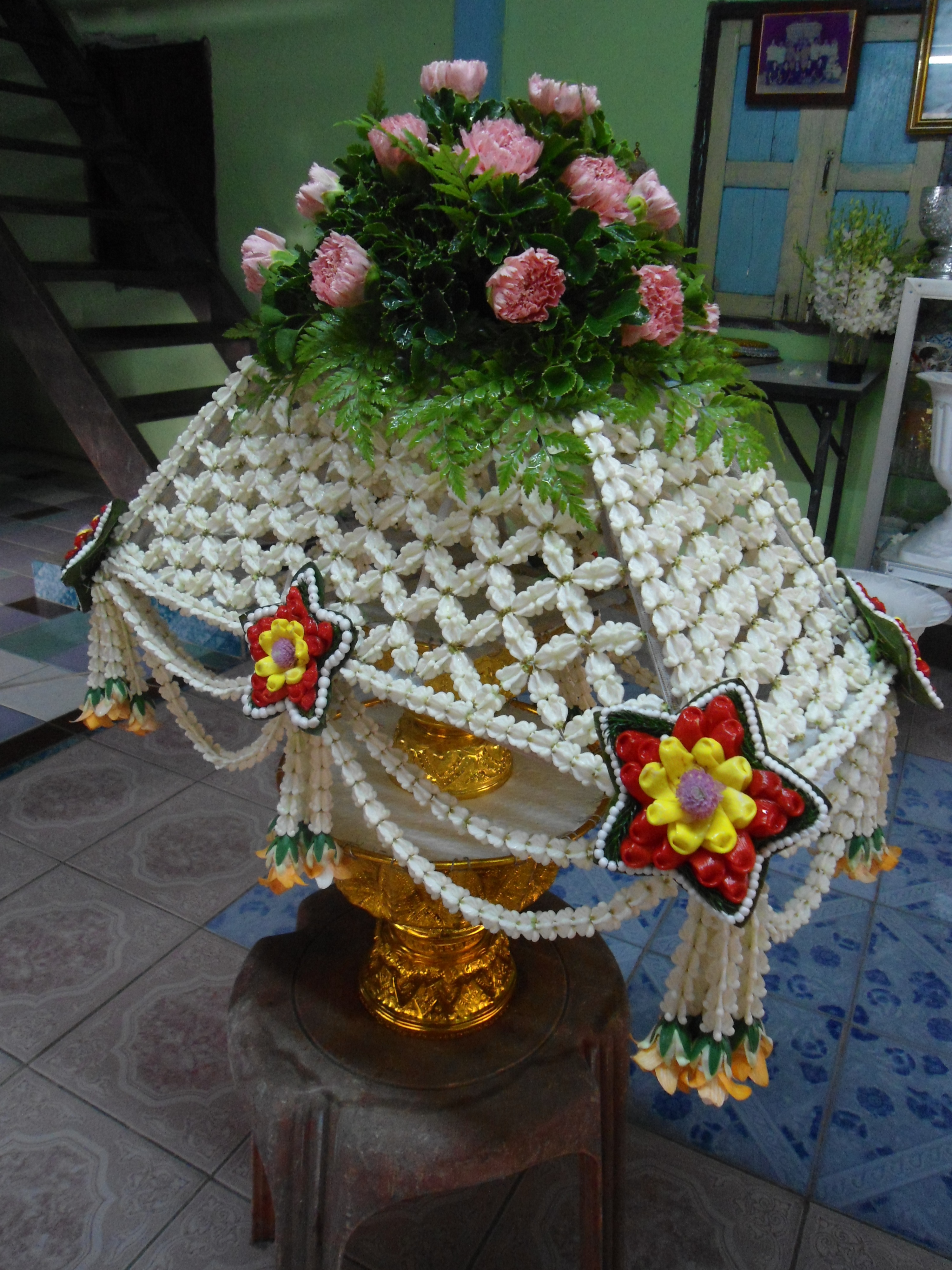 คลุมผ้าไตรดอกไม้สด ราคาเบาๆ (ส่งงาน วัดบ้านดาบ อ.นครหลวง จ.อยุธยา)