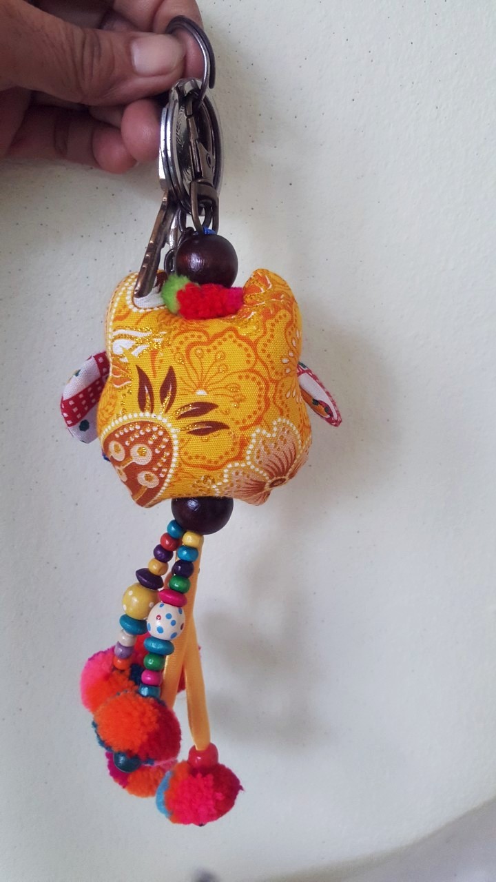 SIVAREE เศษผ้าตกแต่งเป็นรูปช้างห้อยพวงกุญแจ Upcycling Product ม่วง,เหลือง,แดง,เขียว กว้าง3นิ้วยาว3.5 นิ้ว