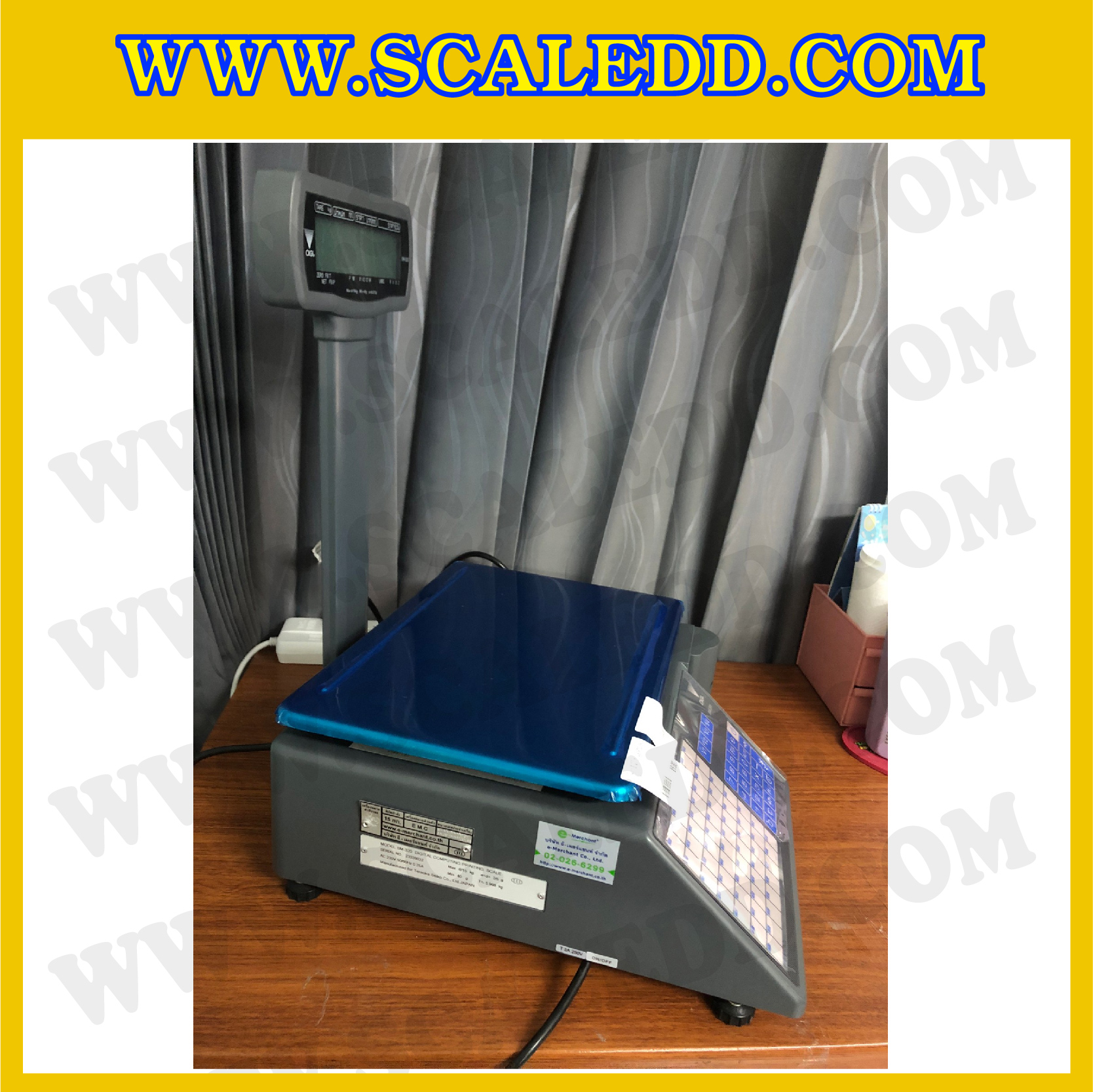 เครื่องชั่งดิจิตอลคำนวณราคา แบบมีคอเสาพร้อมพิมพ์สติ๊กเกอร์ พิกัด 15 กิโลกรัม ความละเอียด 5 กรัม ยี่ห้อ DIGI รุ่น SM-320P