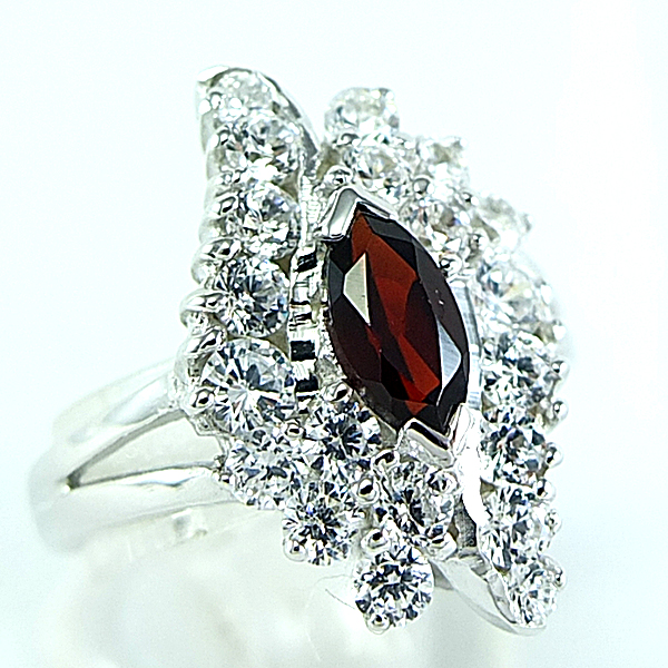 แหวนเงินแท้ราคาถูกชุบทองคำขาว พลอยแท้โกเมน 0.45 กะรัต เพชรCZ 1.12 กะรัต งานประณีตสวยงาม สั่งผลิตค่ะ