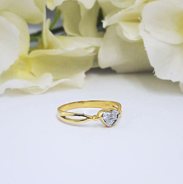 สั่งผลิตเพชรเบลเยี่ยมคัท แหวนแต่งงาน แหวนหมั้น ใส่เที่ยว ออกงาน แหวนทองคำ 18K เพชรแท้ 0.06 กะรัต 2.11 กรัม น้ำ 99 ราคาถูกมาก มีใบรับประกันค่ะ