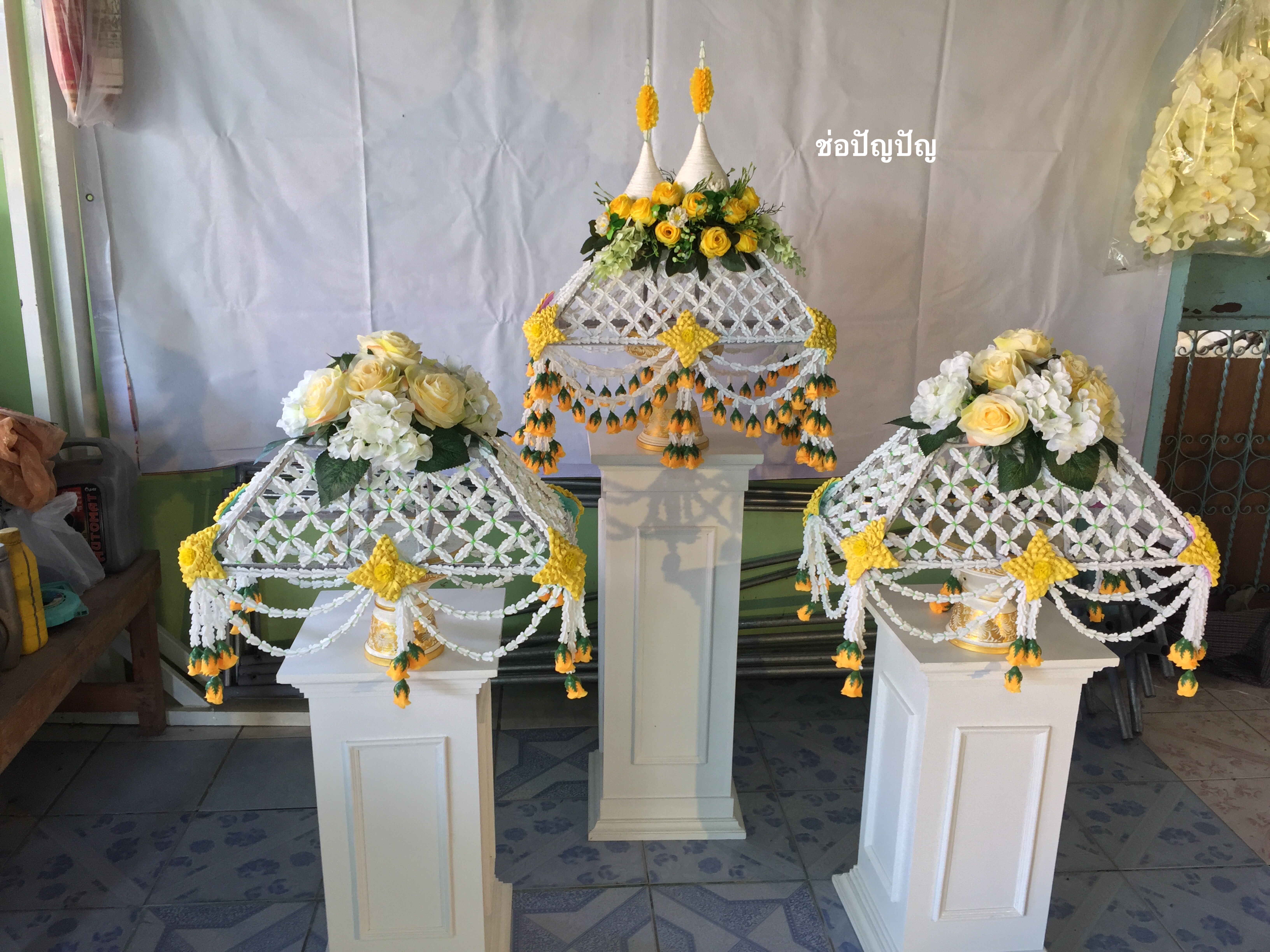 ที่คลุมผ้าไตรดอกไม้ประดิษฐ์