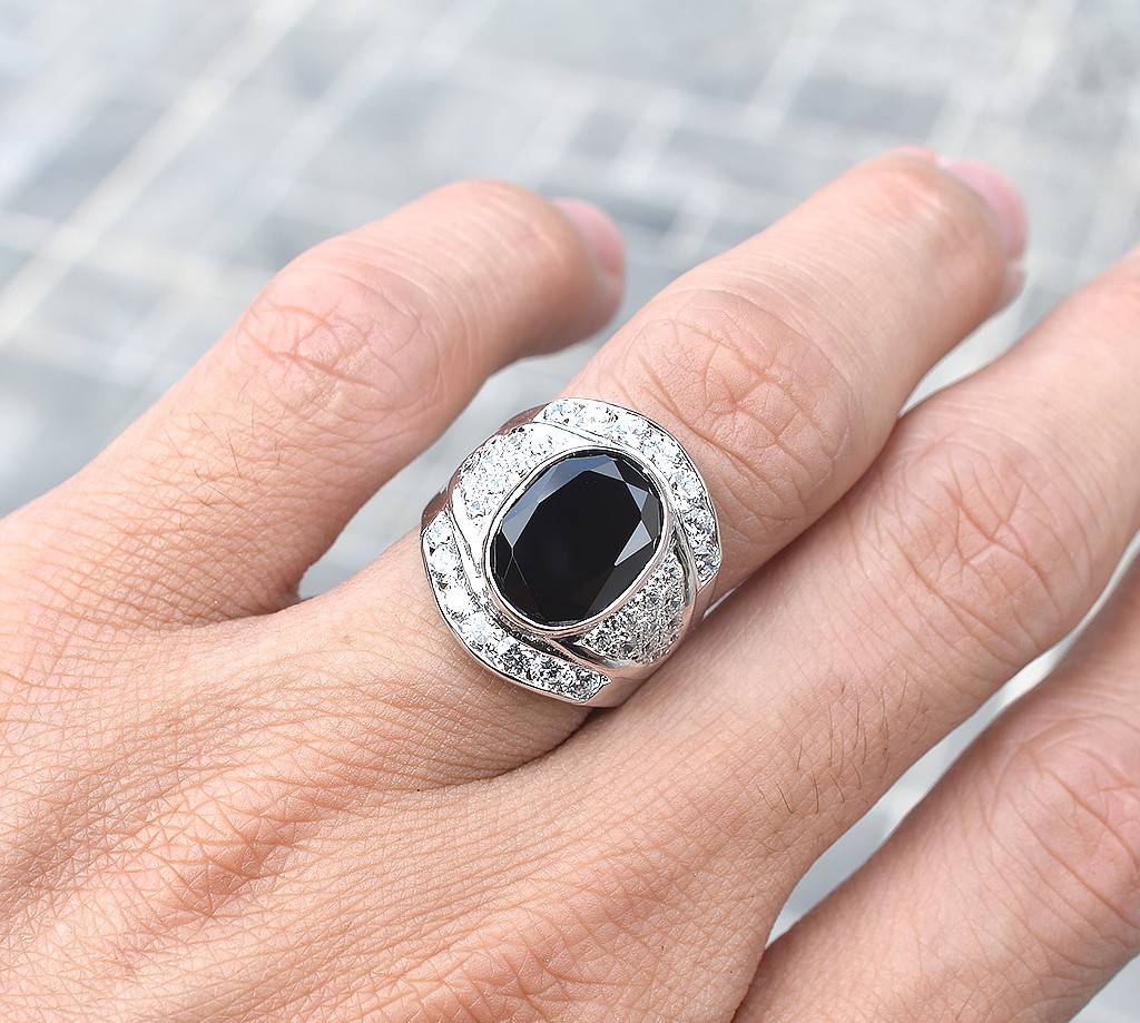 แหวนเงินแท้ราคาถูกชุบทองคำขาว นิลแท้ 6.45 กะรัต เพชรCZ 1.42 กะรัต งานประณีตสวยงาม สั่งผลิตค่ะ