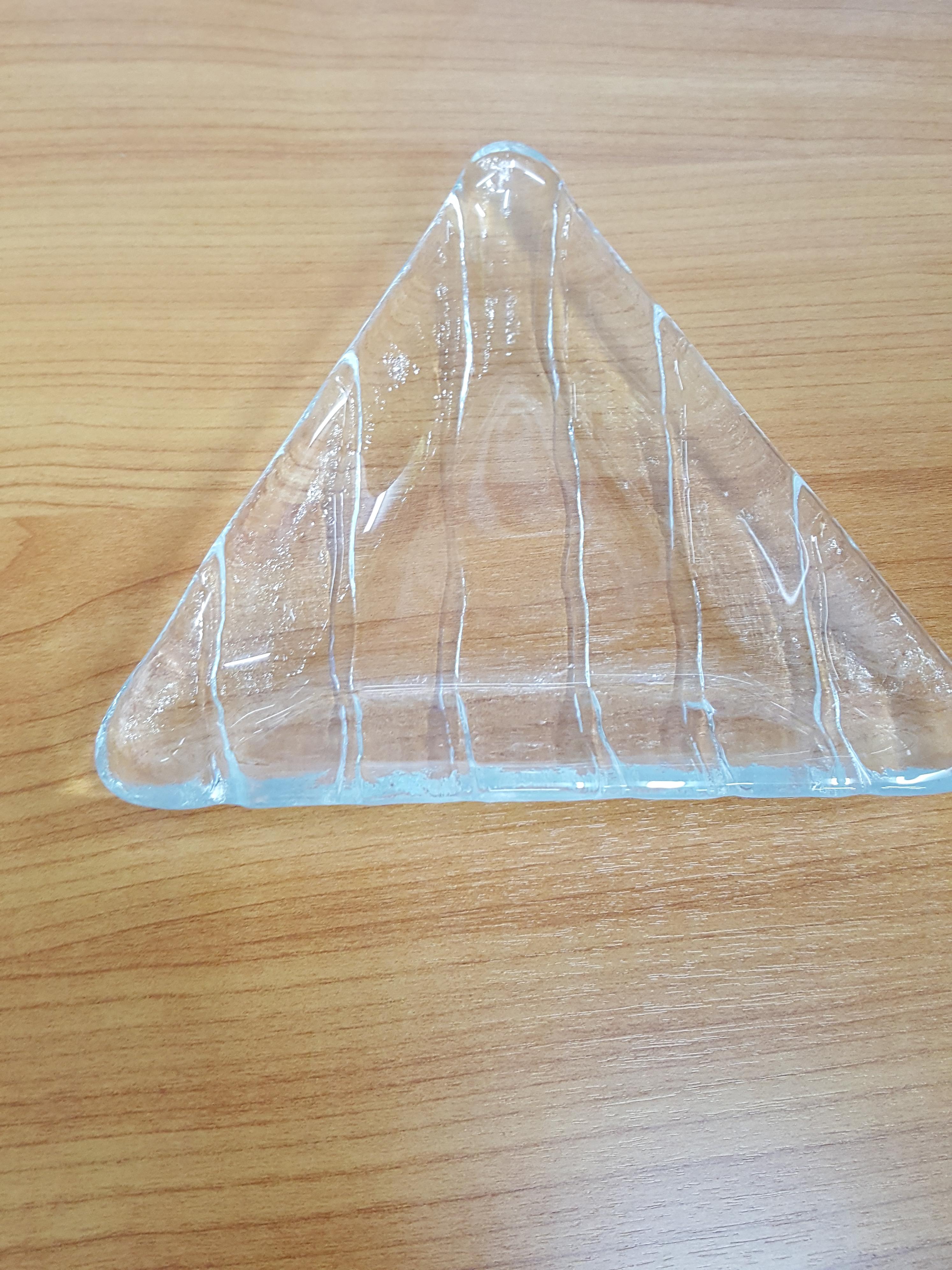 จานแก้วสามเหลี่ยม รหัส : 005-J255 Glass plate Triangle shape Code : 005-J255