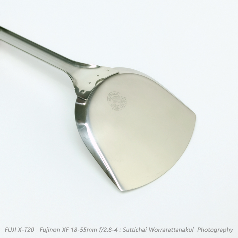 ตะหลิวกลาง Rooster ด้ามดำ ตราหัวม้าลาย