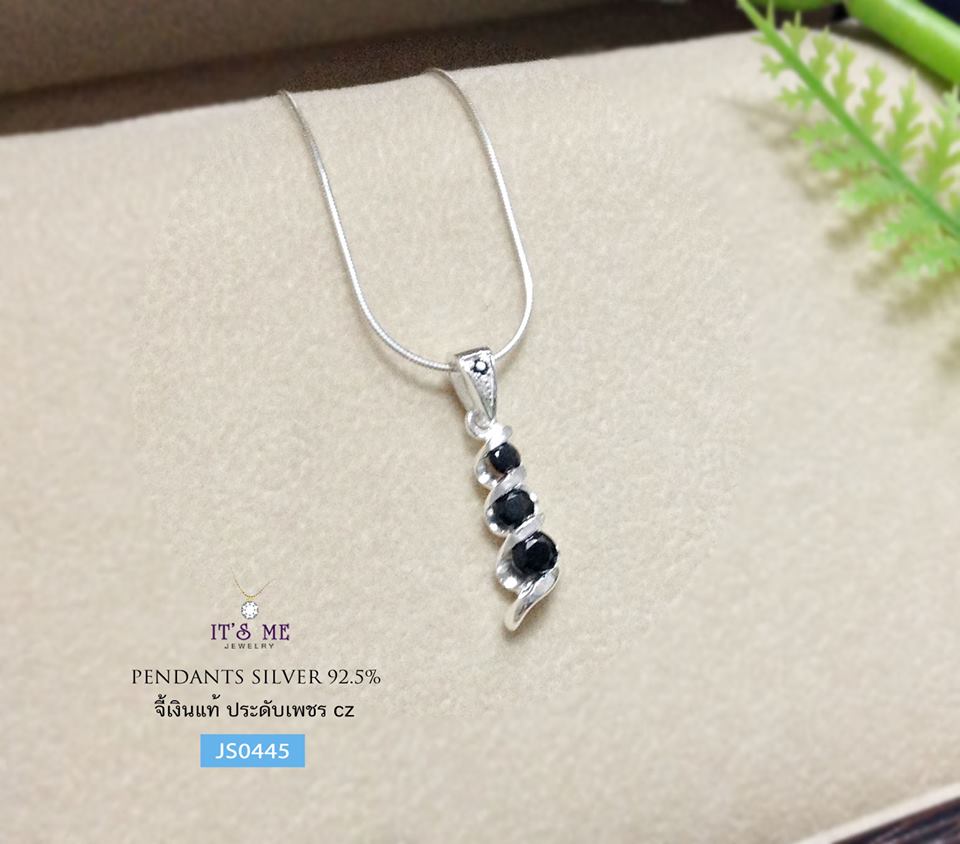 จี้เงินแท้92.5% ประดับพลอยสังเคราะห์ 3 เม็ด สีดำนิล จี้ยาวแบบระย้า ไม่ยาวมากค่ะ กำลังสวย