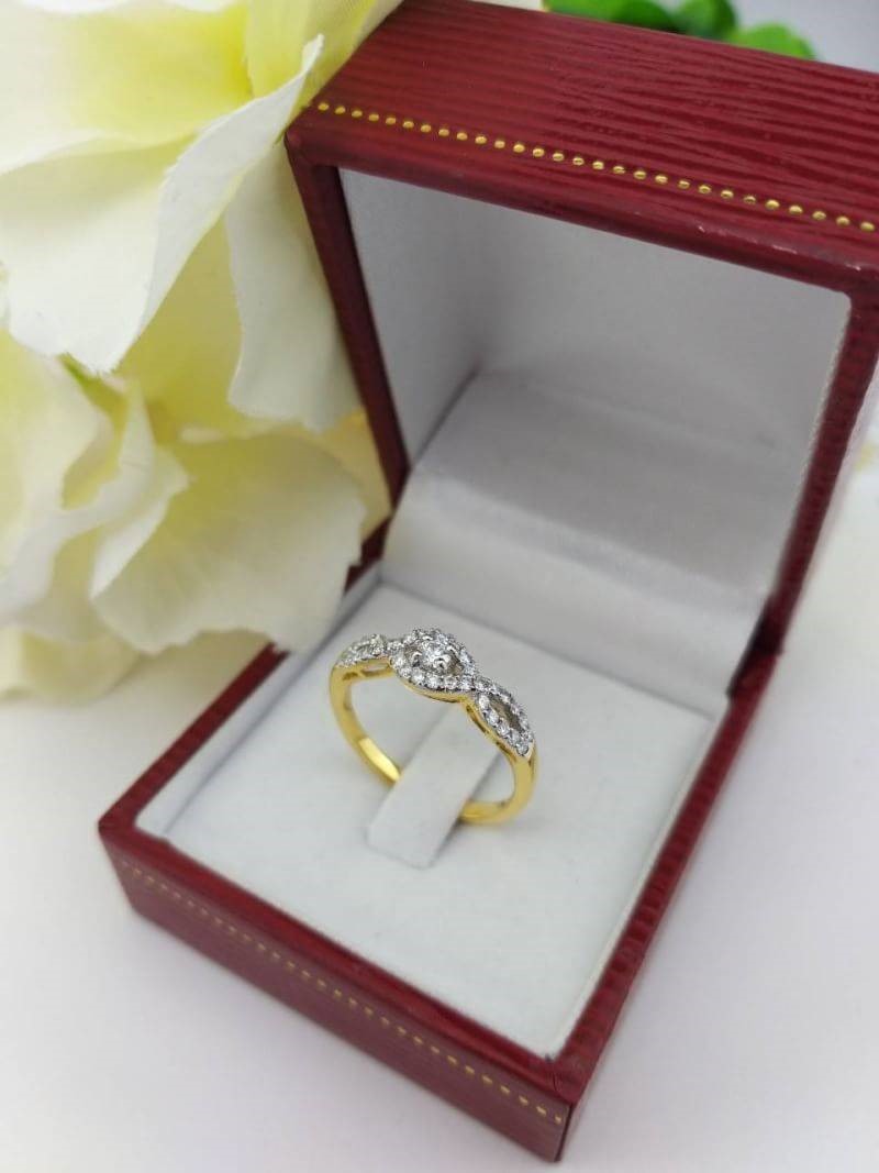 สั่งผลิตเพชรเบลเยี่ยมคัท แหวนแต่งงาน แหวนหมั้น ใส่เที่ยว ออกงาน แหวนทองคำ 18K เพชรแท้ 0.36 กะรัต 2.73 กรัม น้ำ 99 ราคาถูกมาก มีใบรับประกันค่ะ