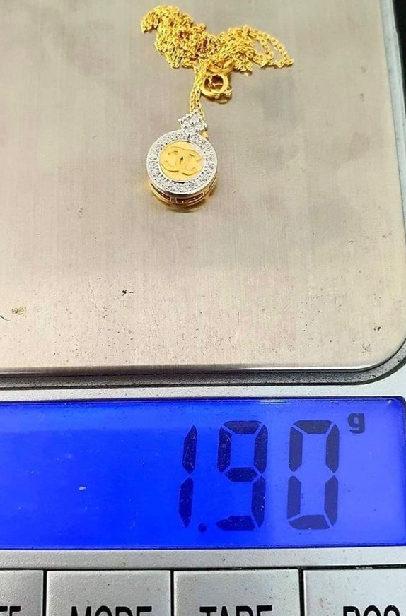 พร้อมส่งและสั่งผลิตจี้เพชรแบรนด์ดัง เลือกลายได้ตามรูปภาพค่ะ ใส่เที่ยว ออกงาน ทองคำ 9K เพชรกุหลาบแท้ 0.08 กะรัต ไม่รวมสร้อย ราคาถูกมาก ส่งฟรี